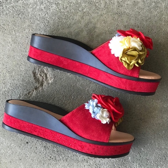 5.5 Italina Red Flower Flatform Wedge Heeled Sandal - Picture 10 of 13